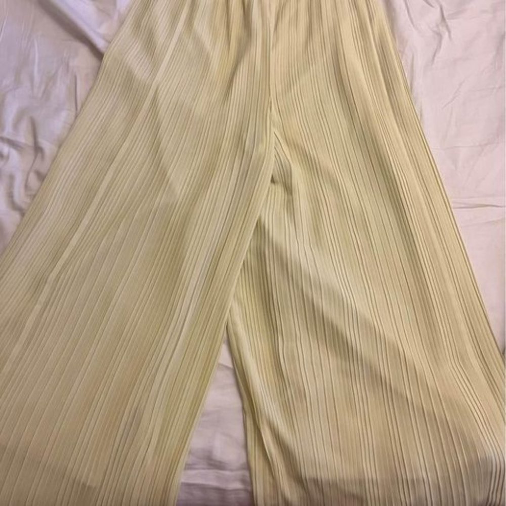UNIQLO Lemon Yellow Chiffon Pleated Skirt pants size xs